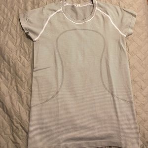 Lululemon short sleeve shirt